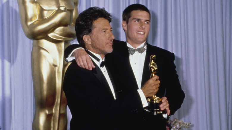 Tom Cruise and Dustin Hoffman posing with an Oscar