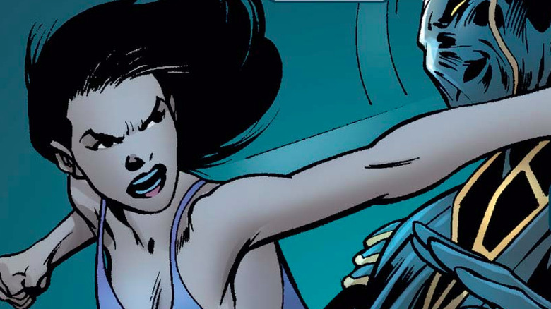 Kate Bishop punching Ronin