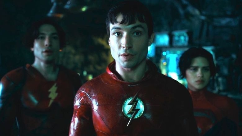 The Flash stands next to a doppelganger and Supergirl