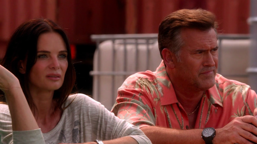 Fiona and Sam spying, Burn Notice