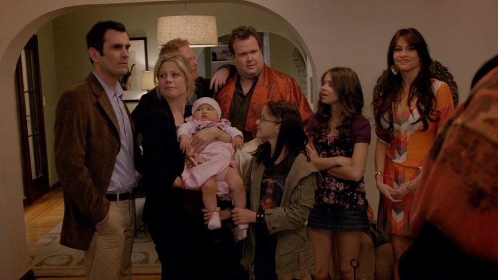 The Dunphy-Pritchett family meets Lily on Modern Family