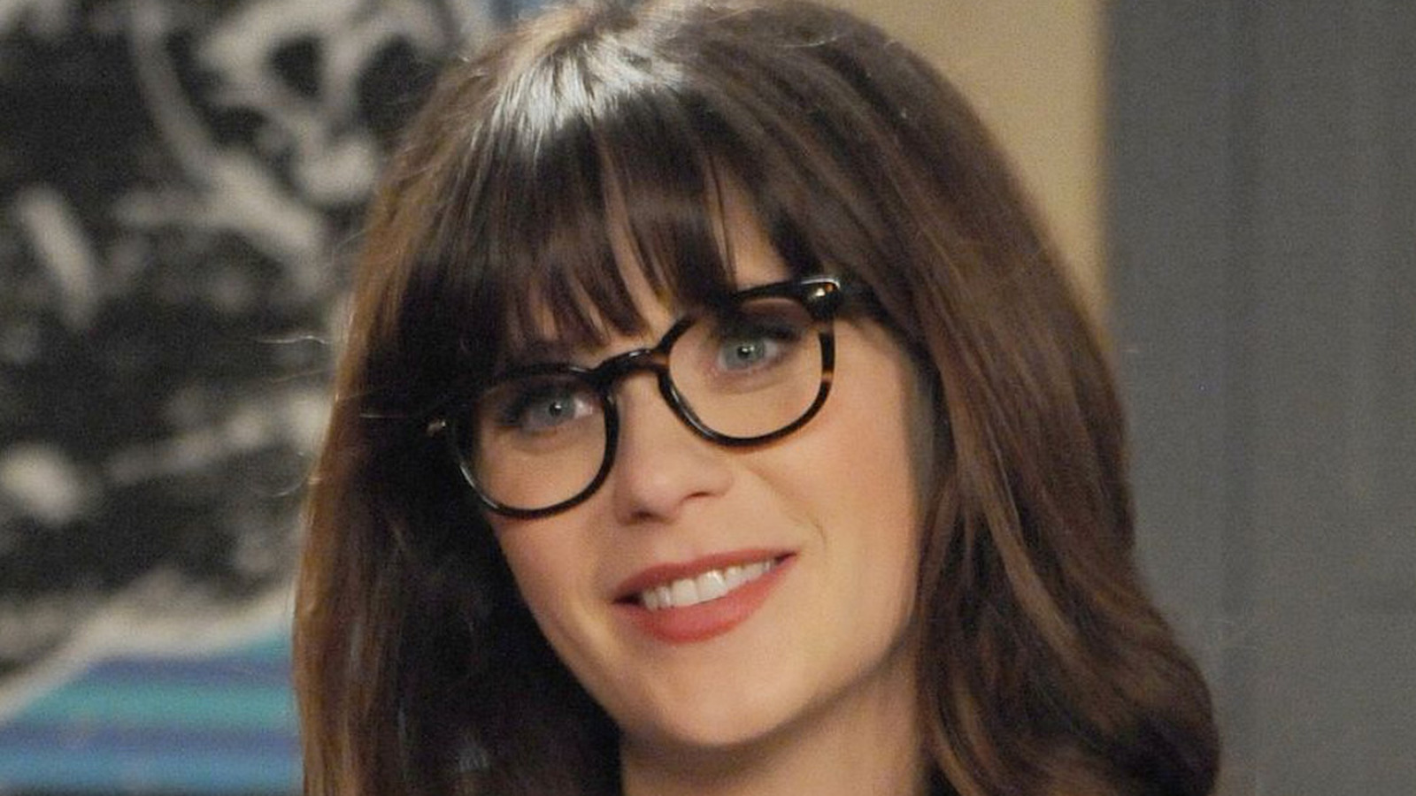 Do watch you can. Zooey Deschanel Glasses. Зои Дешанель в очках и без. Glasses Bangs.