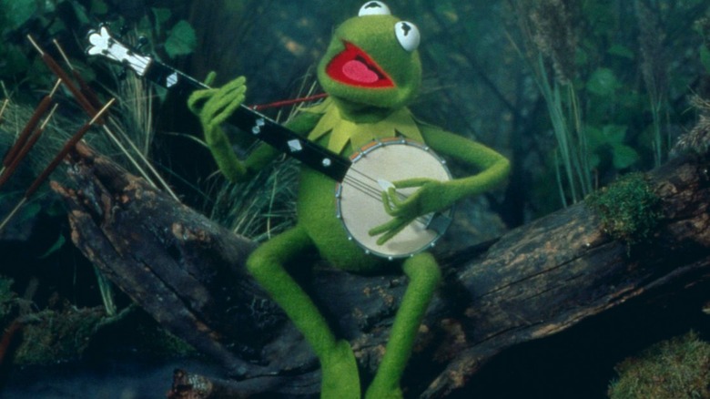 Kermit singing and playing banjo