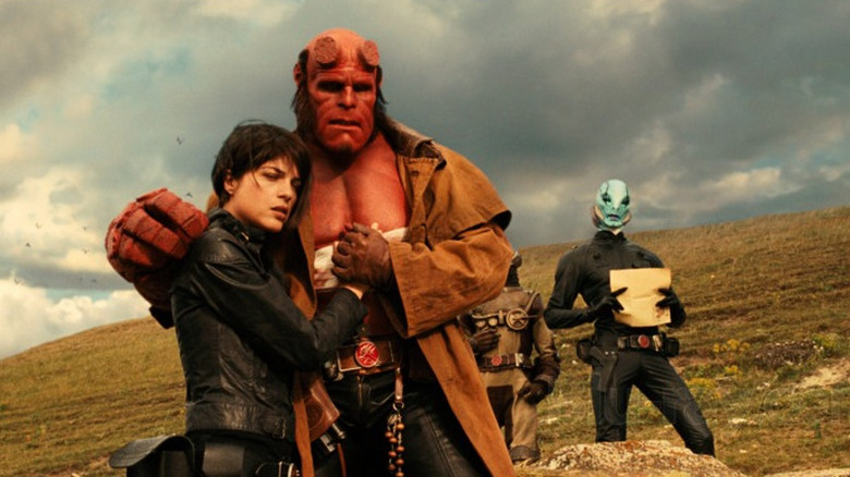 Hellboy and Liz hug in Hellboy 2: The Golden Army