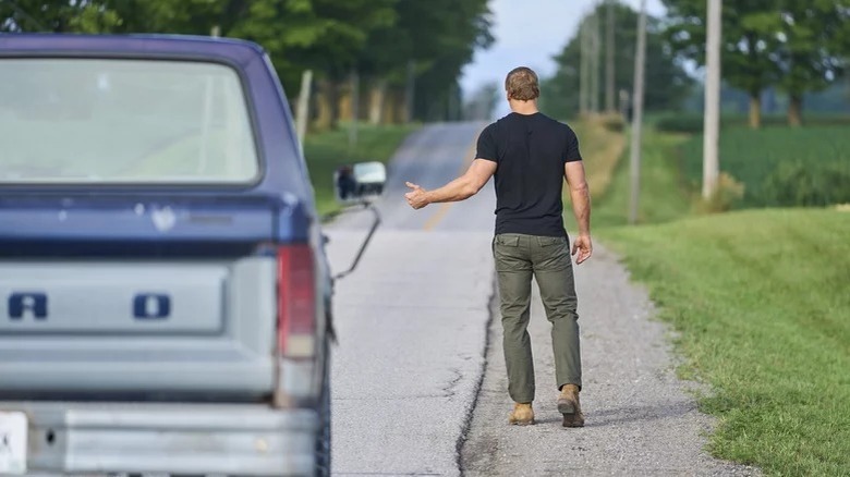 Jack Reacher hitchhiking