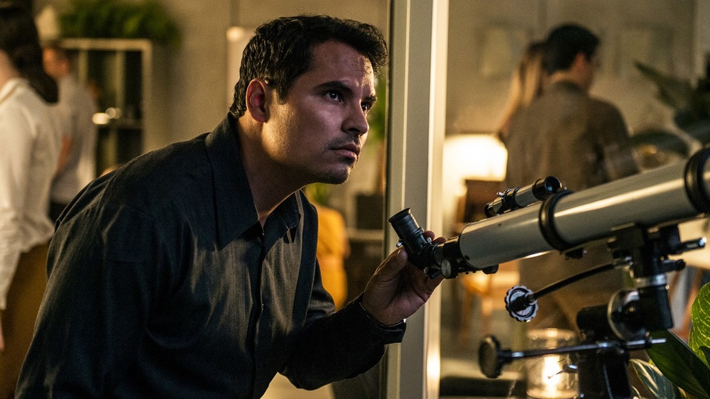 MIchael Pena in Extinction