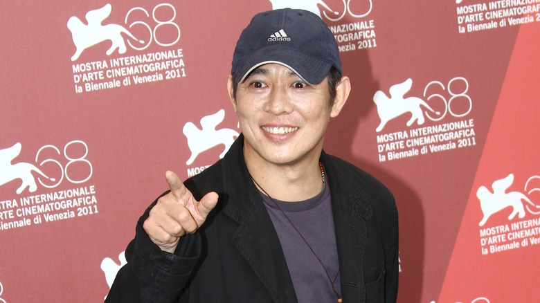 Jet Li pointing