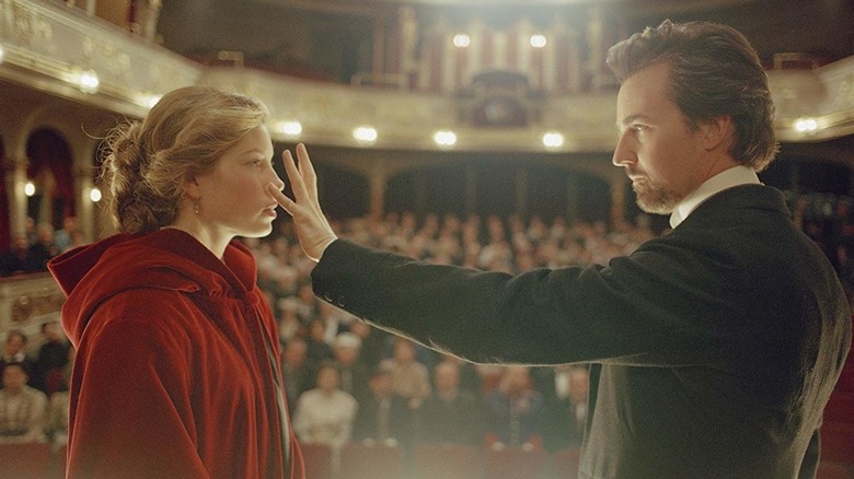 Edward Norton enchants a participant