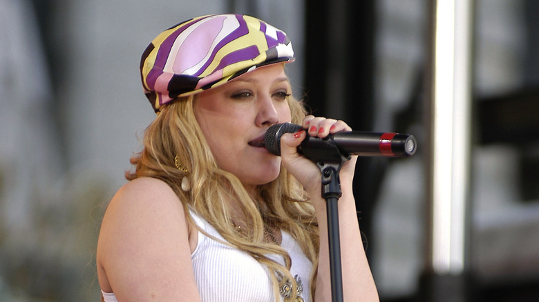 Hilary Duff singing