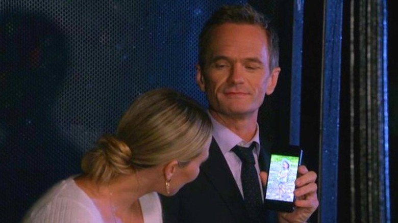 Barney shows Sophie a picture of his daughter