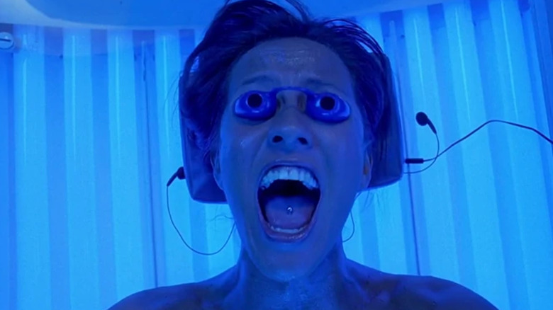 Ashlyn screaming in the tanning bed