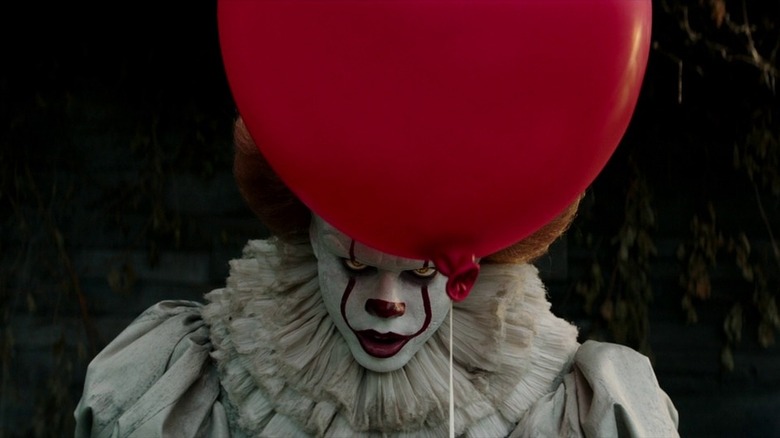 Pennywise holds balloon