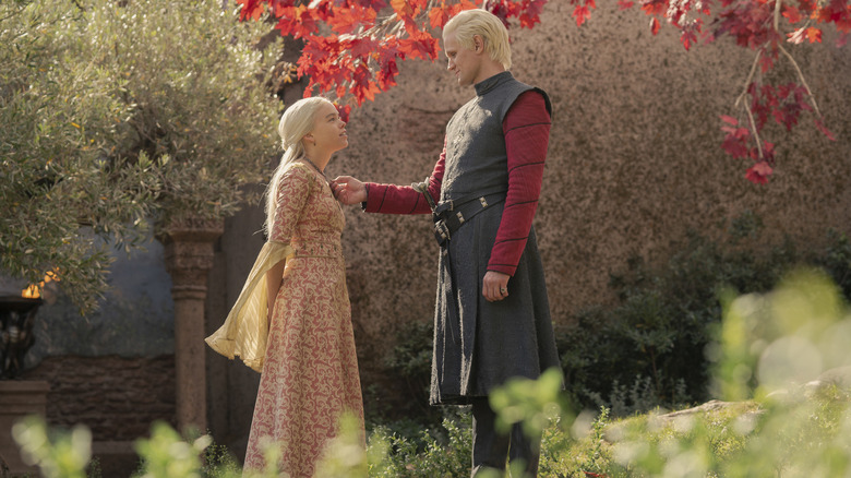 Young Rhaenyra and Daemon in garden