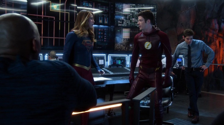 The Flash meeting Supergirl