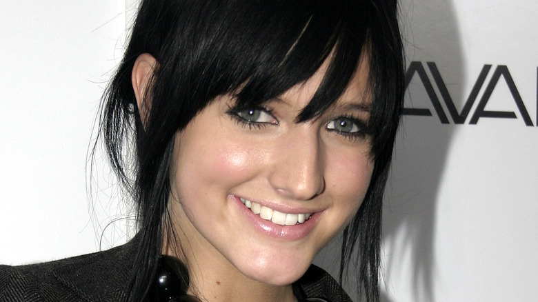 Ashlee Simpson smiling 