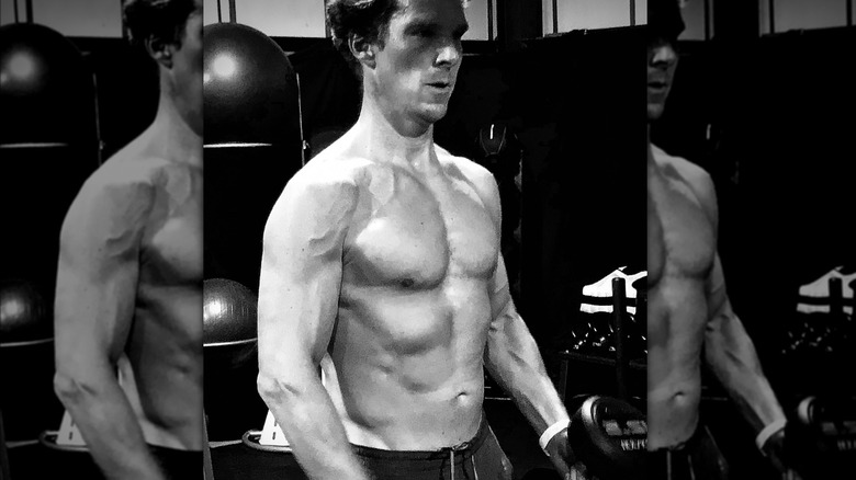 Benedict Cumberbatch weighlifting