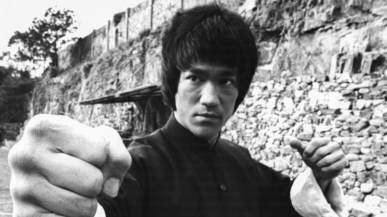 Bruce Lee holding up fists