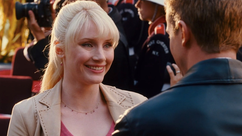 Gwen Stacy smiling at Eddie Brock