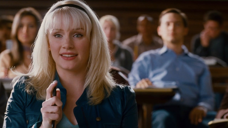 Gwen Stacy sitting in science class