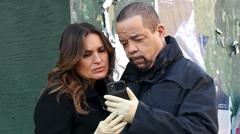 Benson and Fin looking at phone