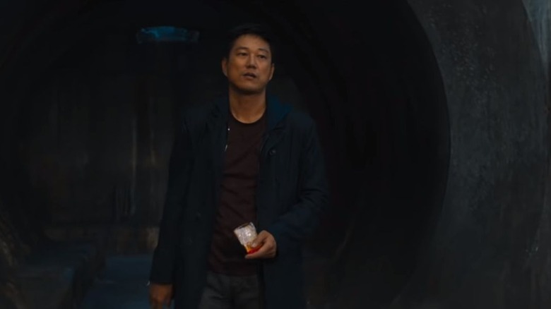 Han Lue eating snack in F9 trailer