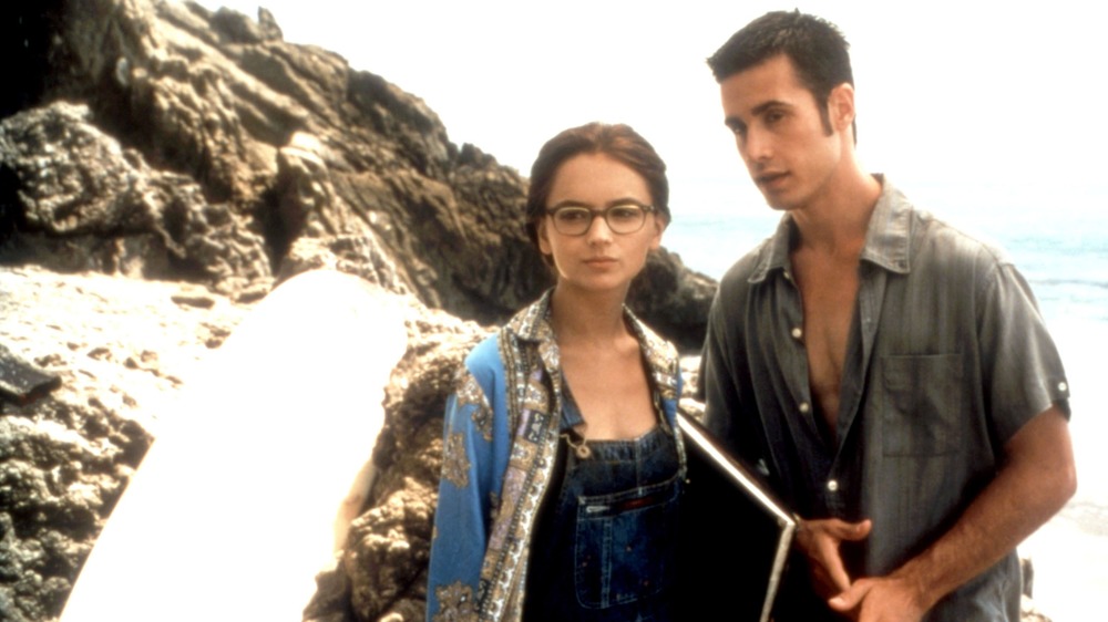 Freddie Prinze Jr. Rachael Leigh Cook beach