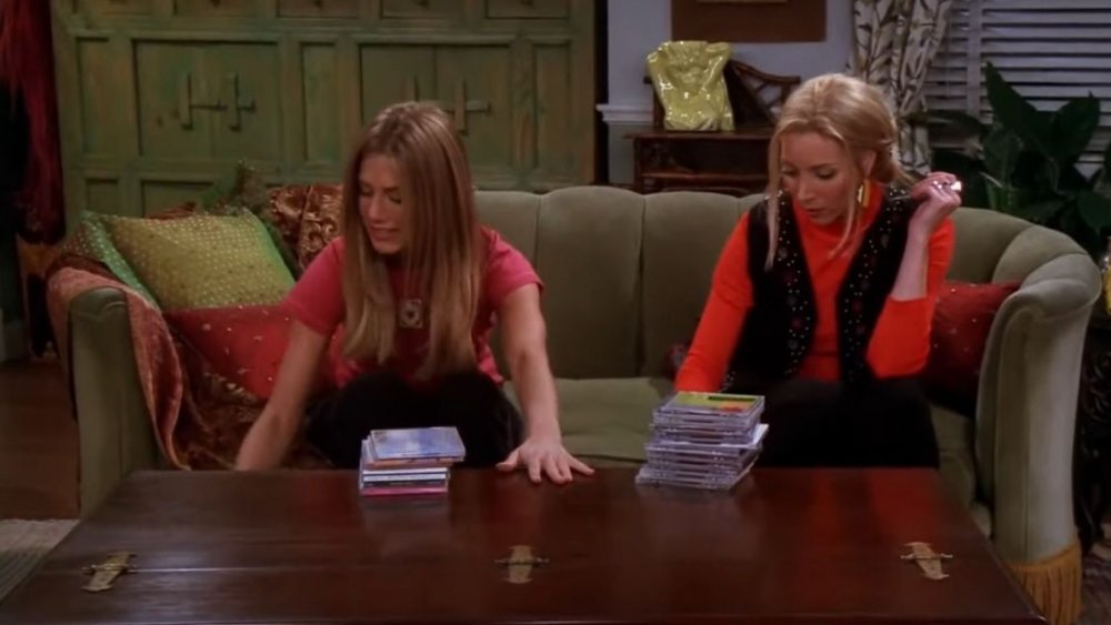 Jennifer Aniston as Rachel and Lisa Kudrow as Phoebe in Friends