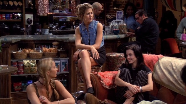 Phoebe, Rachel, and Monica sit together