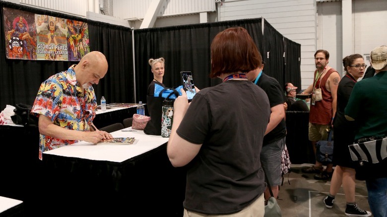 George Pérez signing