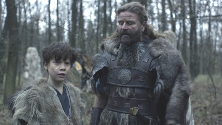 Ragnar standing beside a young Uhtred