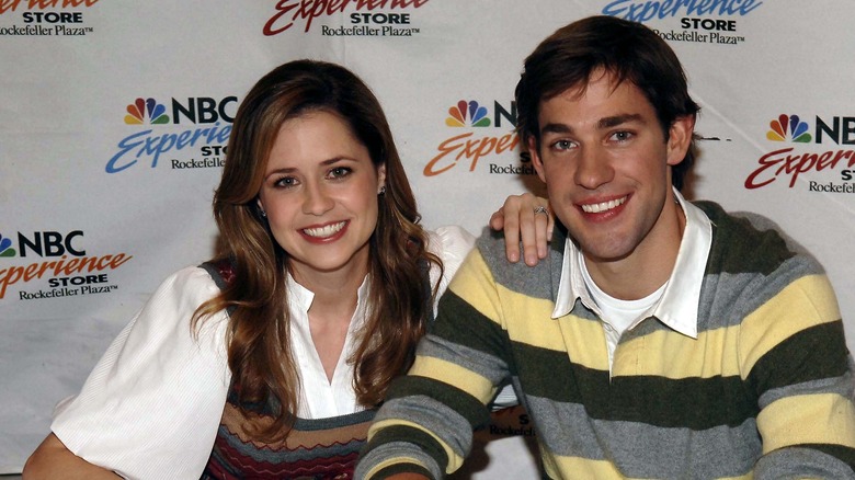 Jenna Fischer and John Krasinski posing