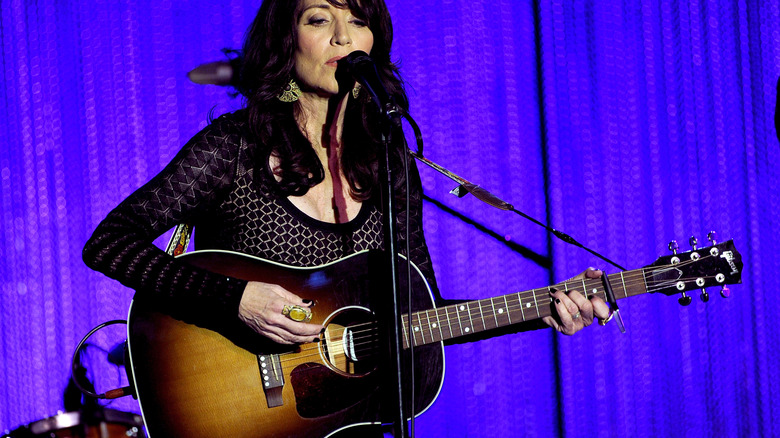 Katey Sagal singing with a guitar