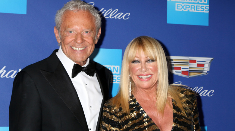 Suzanne Somers poses with Alan Hamel 