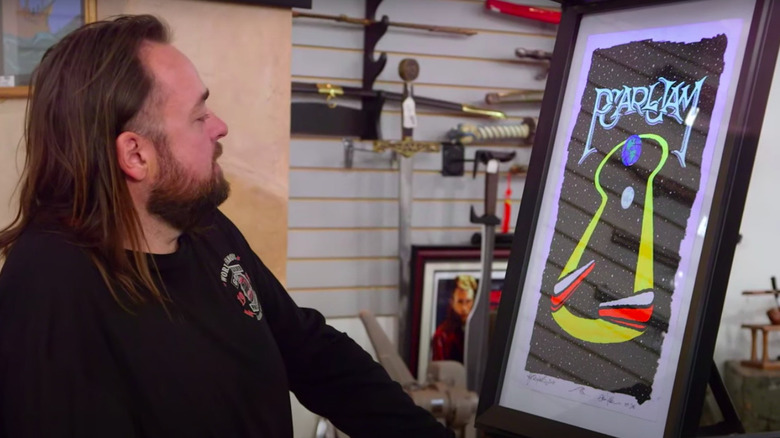 Chumlee looking at Pearl Jam artwork