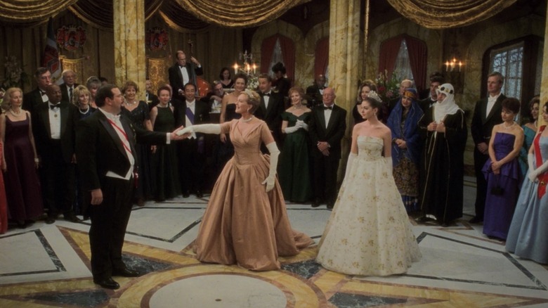 Joel McCrary, Julie Andrews and Anne Hathaway in the final scenes of The Princess Diaries