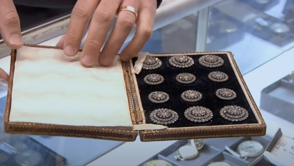 Diamond paste buttons on Pawn Stars