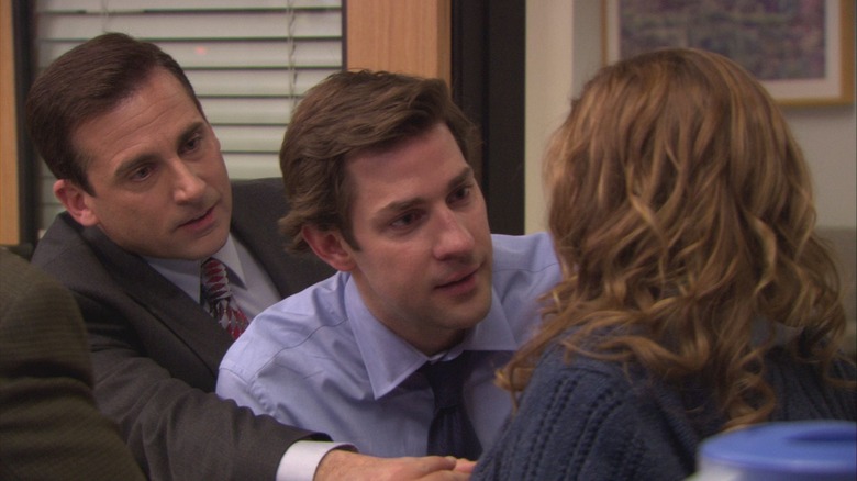 John Krasinski, Steve Carell kneeling on The Office