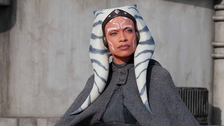 Ahsoka in dark grey robe