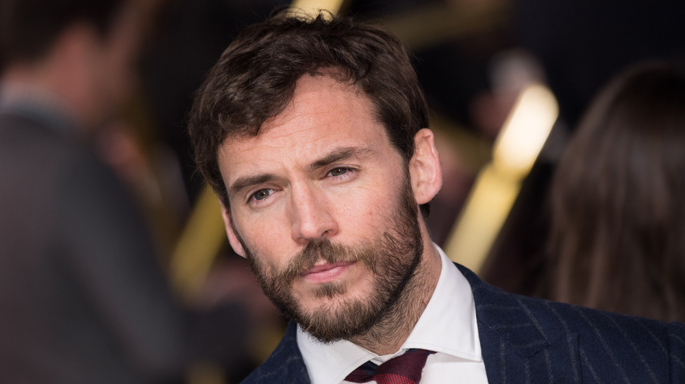 Sam Claflin posing red carpet beard