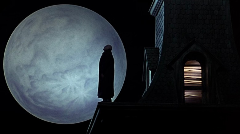 Uncle Fester howling at the moon (1993)