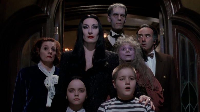 Addams family and neighbors standing in doorway (1991)