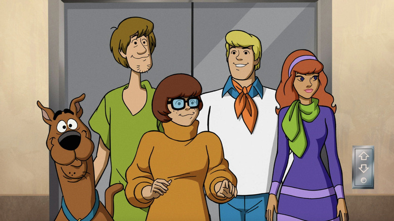 Mystery Inc. arrives in the Hall of Justice in Scooby-Doo! and Krypto, Too! (2023)