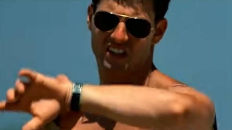 How Top Gun's Famous Volleyball Scene Almost Got The Director Fired