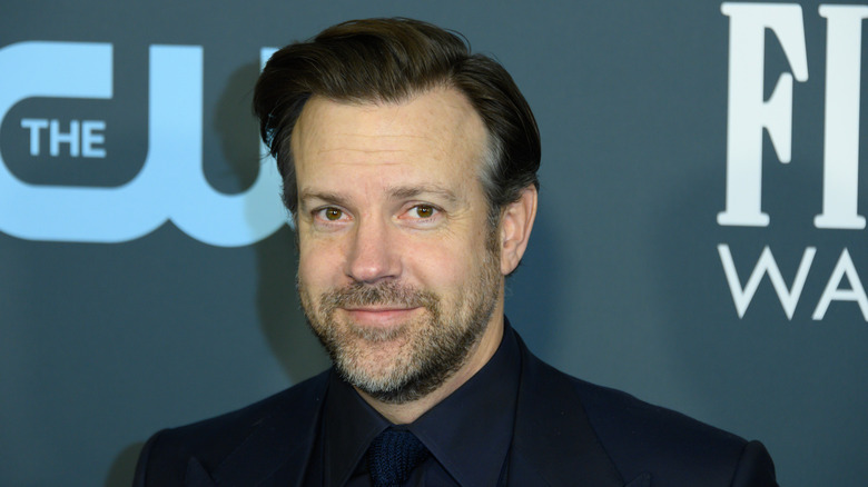 Jason Sudeikis slightly smiling