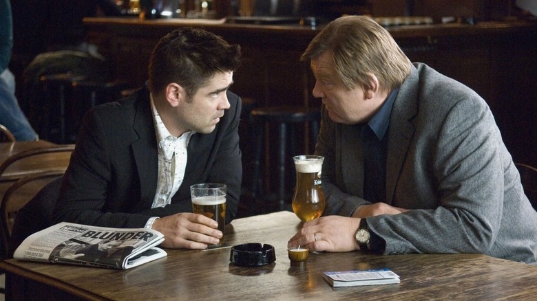 Colin Farrell and Brendan Gleeson sharing a pint 