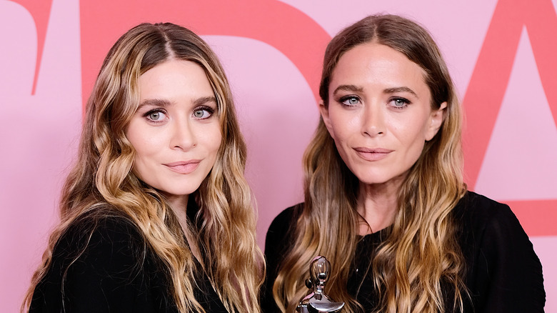 Mary-Kate and Ashley Olsen smiling