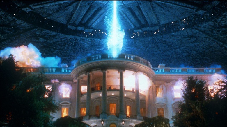 Spaceship blowing up White House