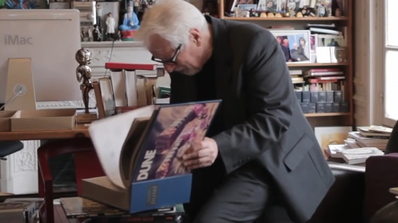 Jodorowsky flipping through Dune bible