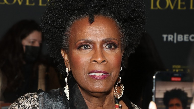 Janet Hubert being photographed