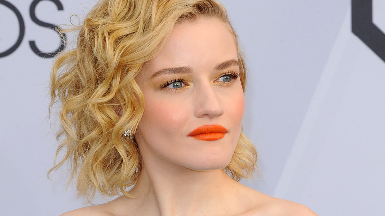 Julia Garner at event